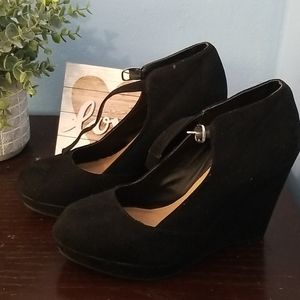 FAUX SUEDE HIGH BACK PLATFORM WEDGES (WIDE WIDTH)